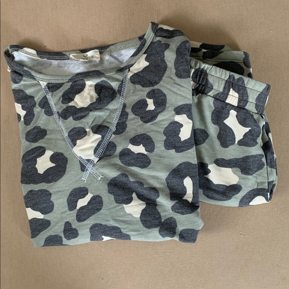 Leopard Print Lounge Set - Picture 2 of 3